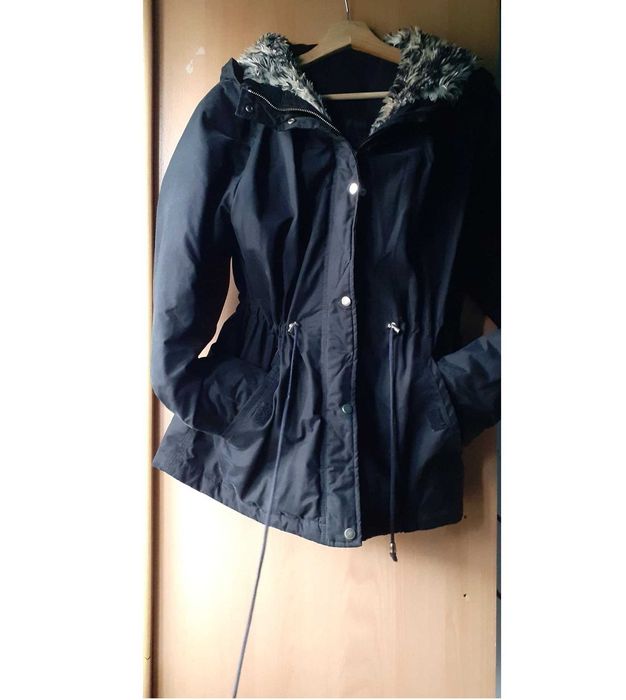 Casaco preto com capuz e pêlo H&M 44 mulher