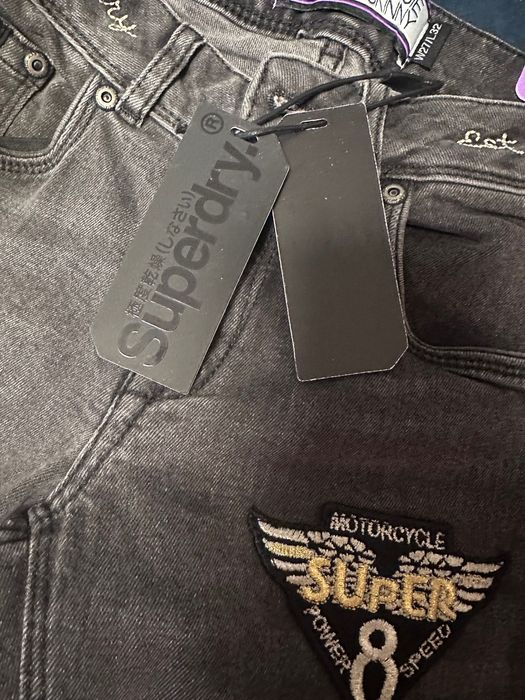 Jeansy damskie Superdry