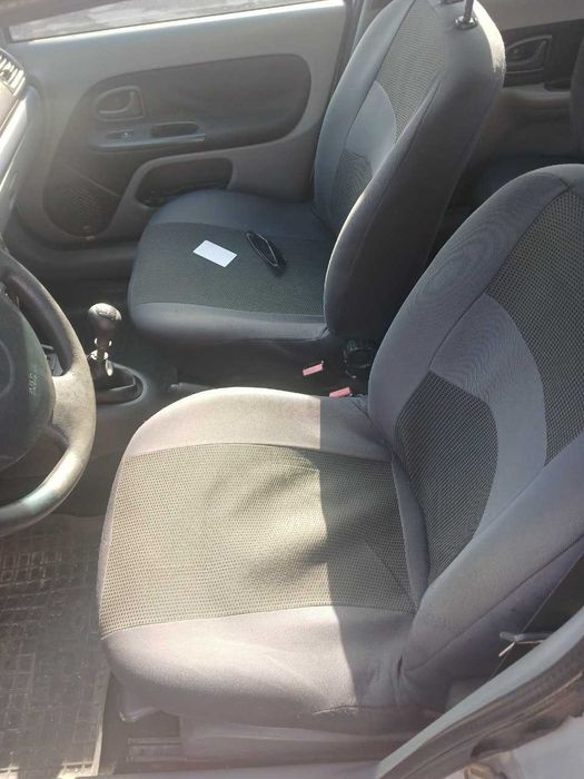 продаж автомобіля Renault Clio 2