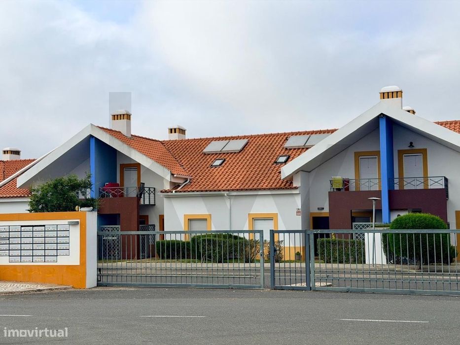 Exclusiva Moradia T4 em Condomínio com Piscina – S. Francisco da Serra