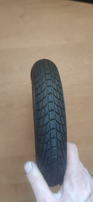 Шини для коляски або велосипеду