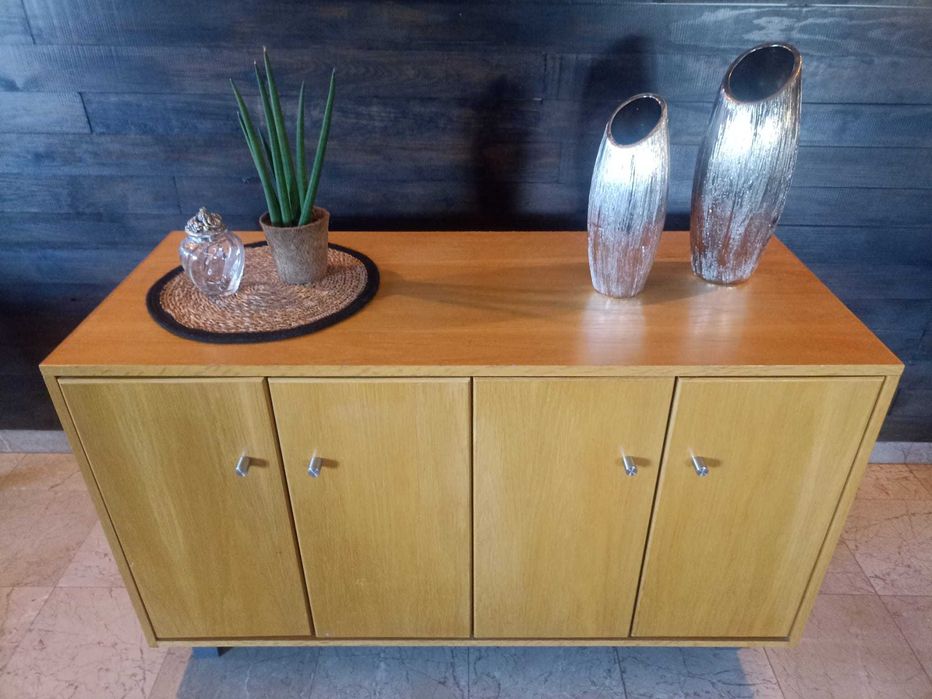 Armário castanho de 120cm por 50cm