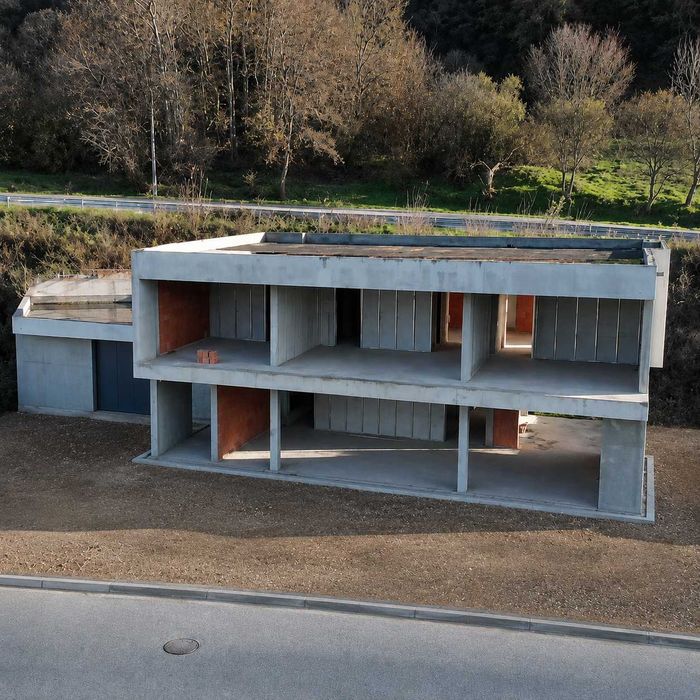 Moradia T4 de Arquitetura Contemporânea com Piscina e Vista Panorâmica – Chaves