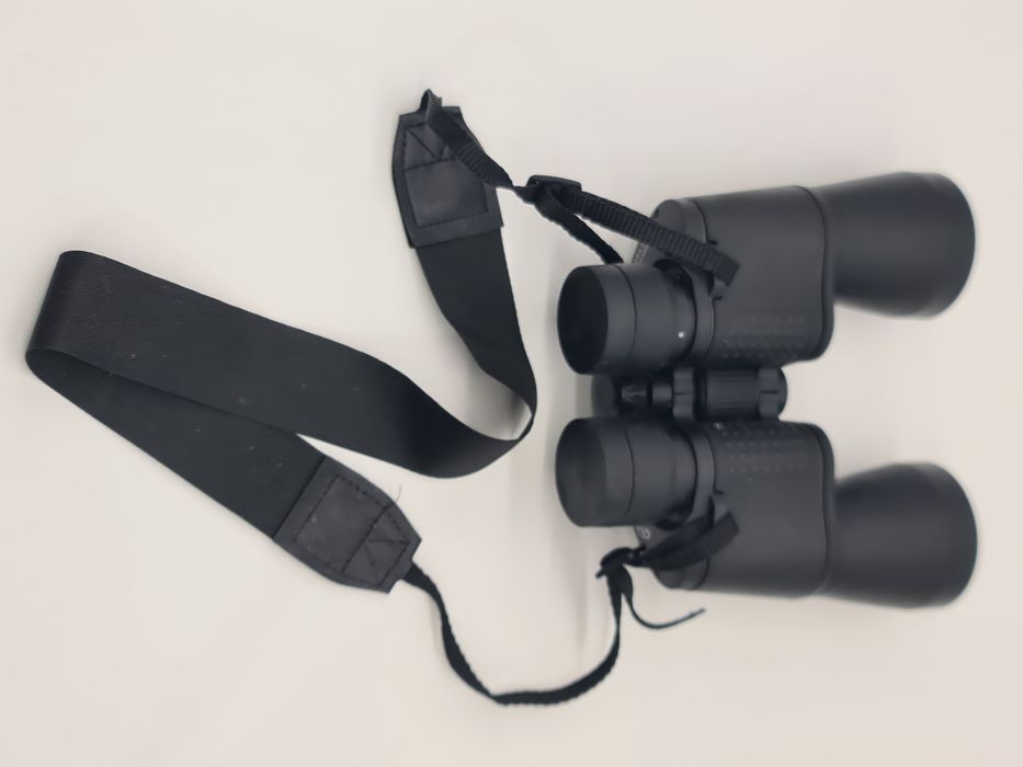 Binóculos com estojo e protecção 10x50