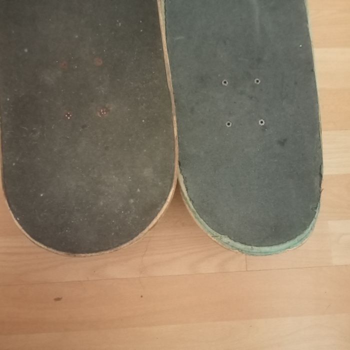 Vendo dois skates