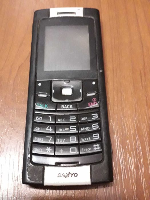 Мобільний телефон NOKIA C2-06 + подарок кнопочний телефон SANYO.