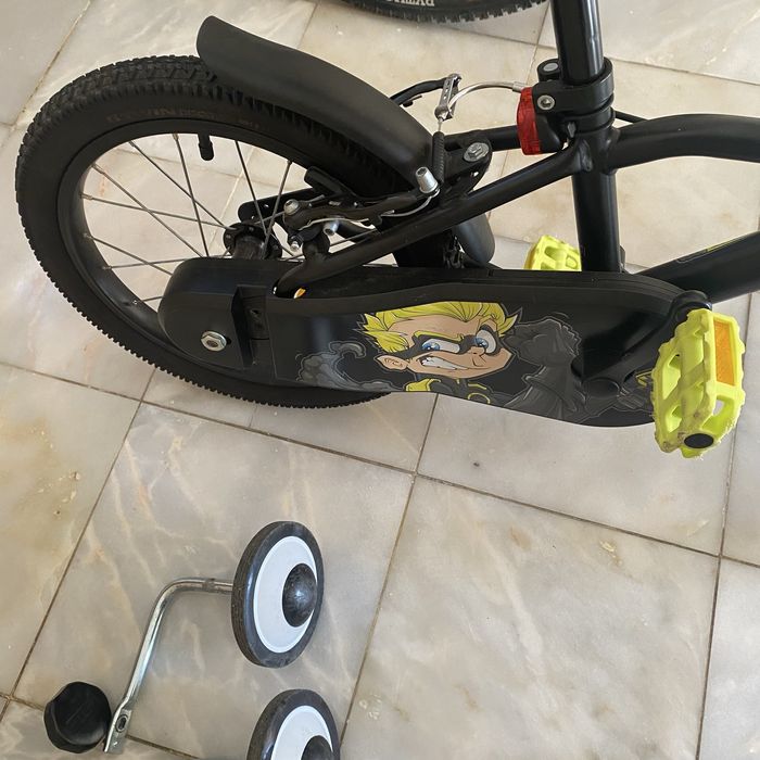 Bicicleta BTWIN com rodinhas