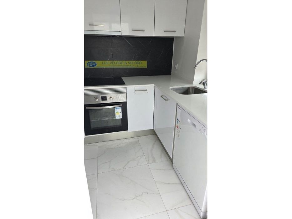 T2 Amadora REMODELADO, 2 frentes, 1 Marquise, 1 Varanda — Mina De Água, Lisboa