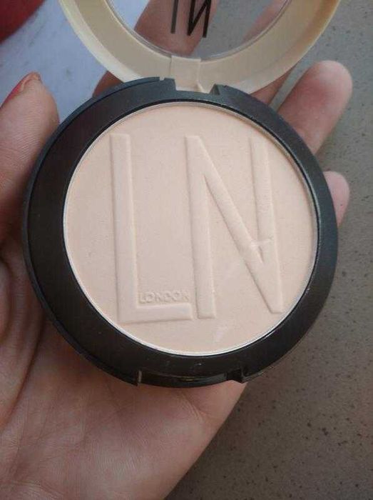 пудра, для світлої шкіри, без жовтизни,  до 07 2022, ціна знижена