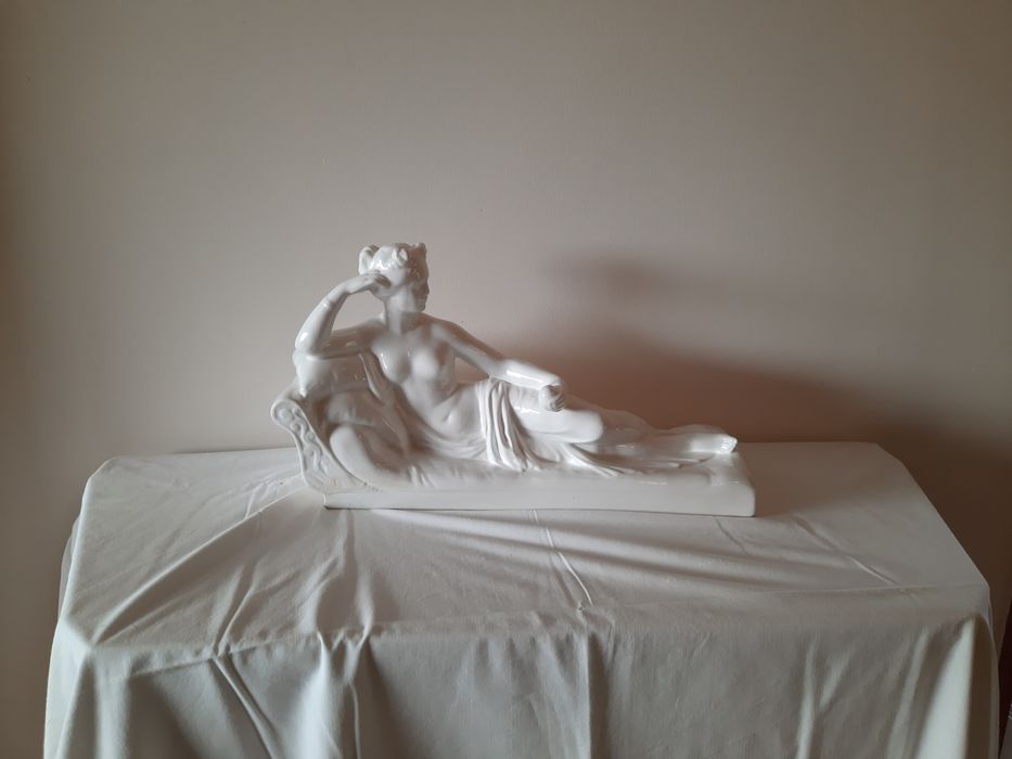 Boneca branca cerâmica