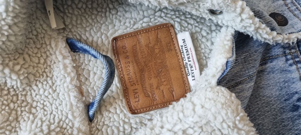 Levis L.         .