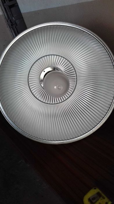 4 Lindos e grandes candeeiros industriais