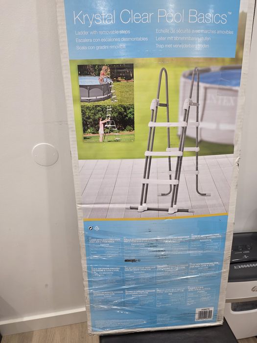 Escada de piscina