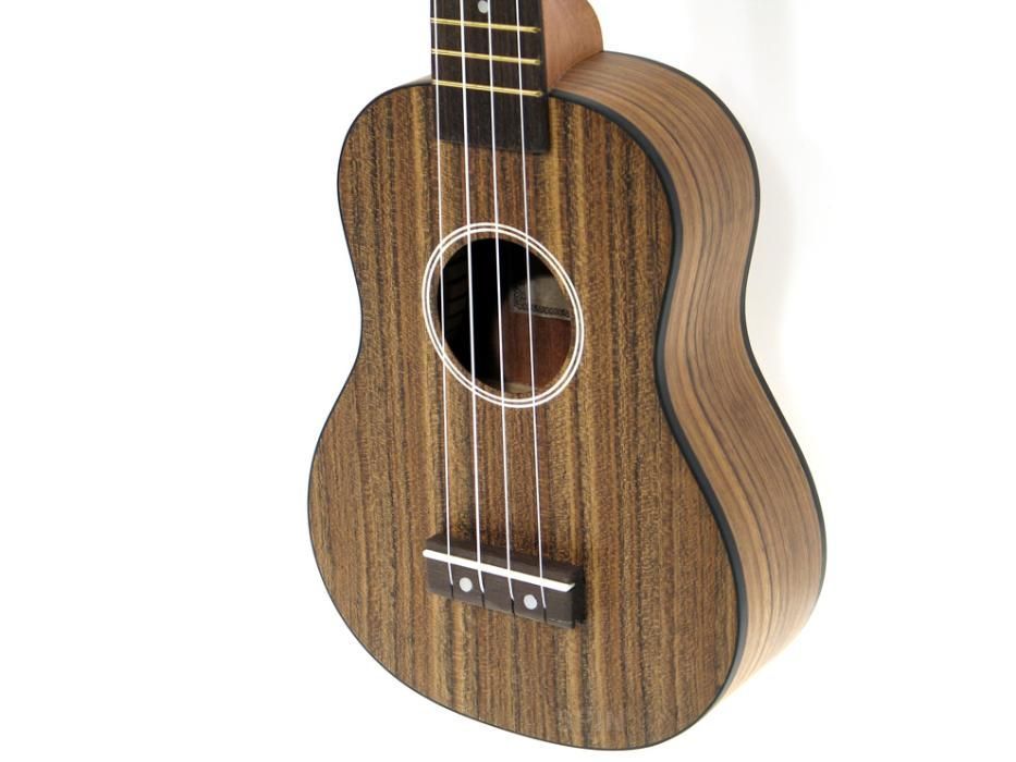 Piękne ukulele sopranowe z drewna orzechowego