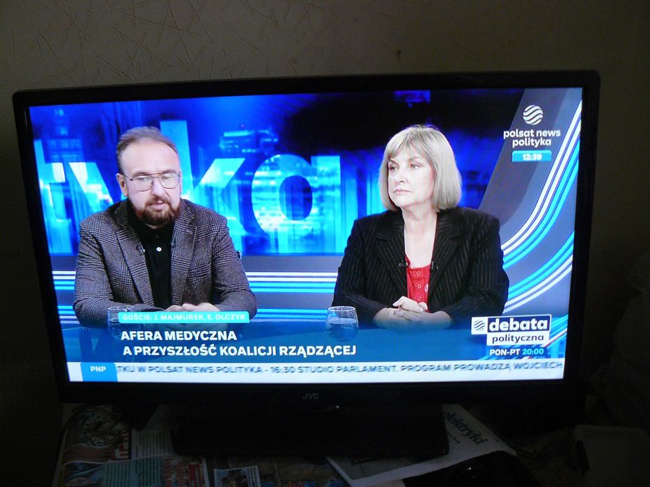 Telewizor z pilotem bdb. stan led Dvbt 2  Hevc + SAT