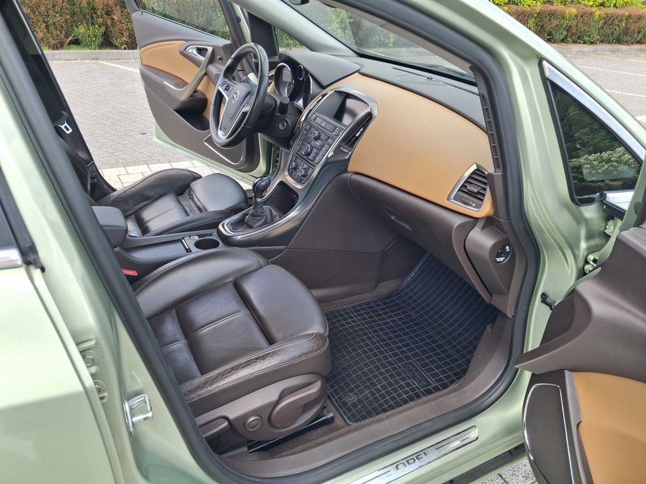 Opel Astra J Sports Tourer
