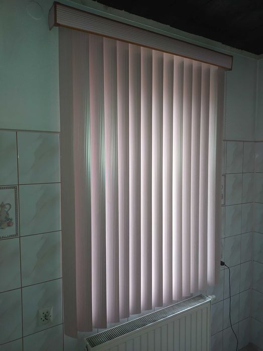 Roleta okienna pionowa szer.120 wys.160. Cana za dwie sztuki.