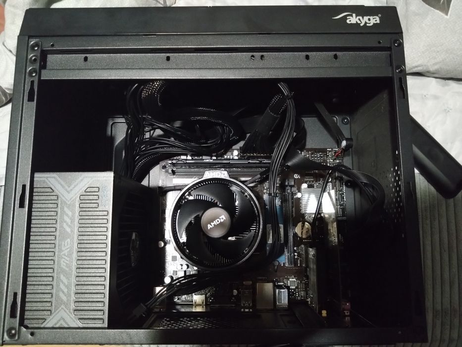 Komputer PC stacjonarny AMD Radeon ryzen 5 16 GB ram