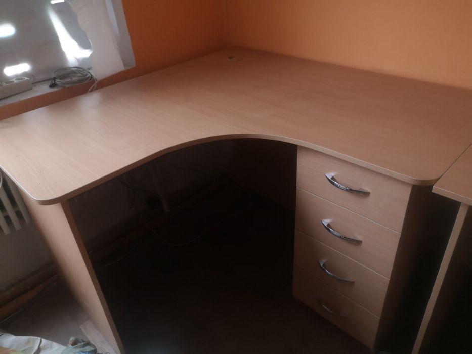 Стол компьютерный ,офисный