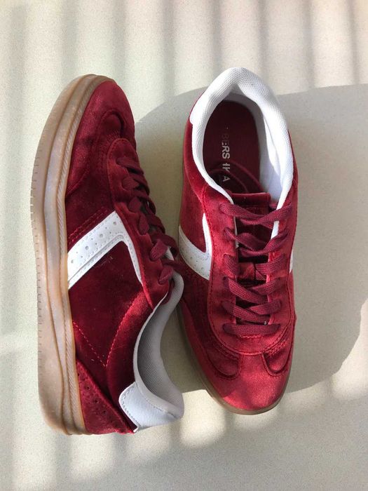 Червоні кеди Bershka