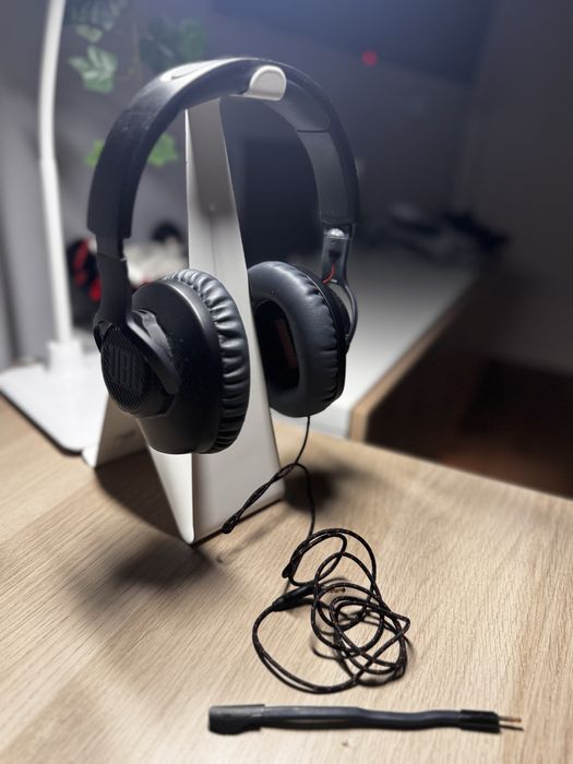 Fones JBL quantum 100