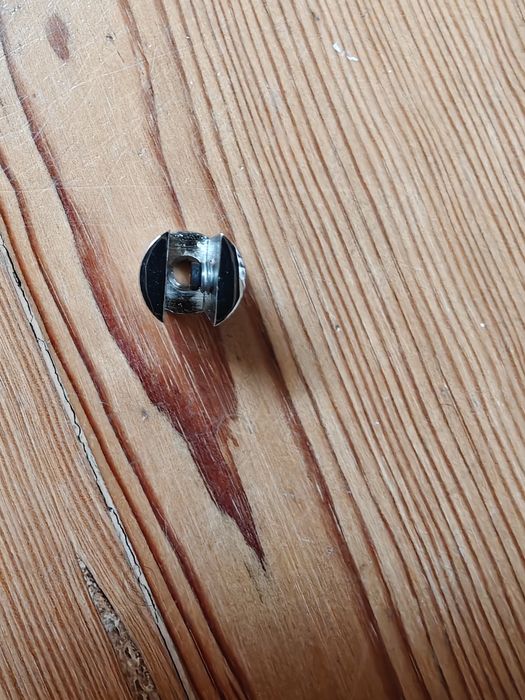 Acessório nunca usados de  inox de fixação vidro (8 a 10mm) à parede ou a outra  estrutura. Espessura da peça 2 mm