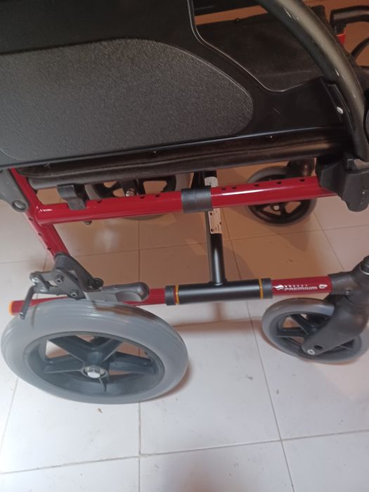 Cadeira de rodas como nova