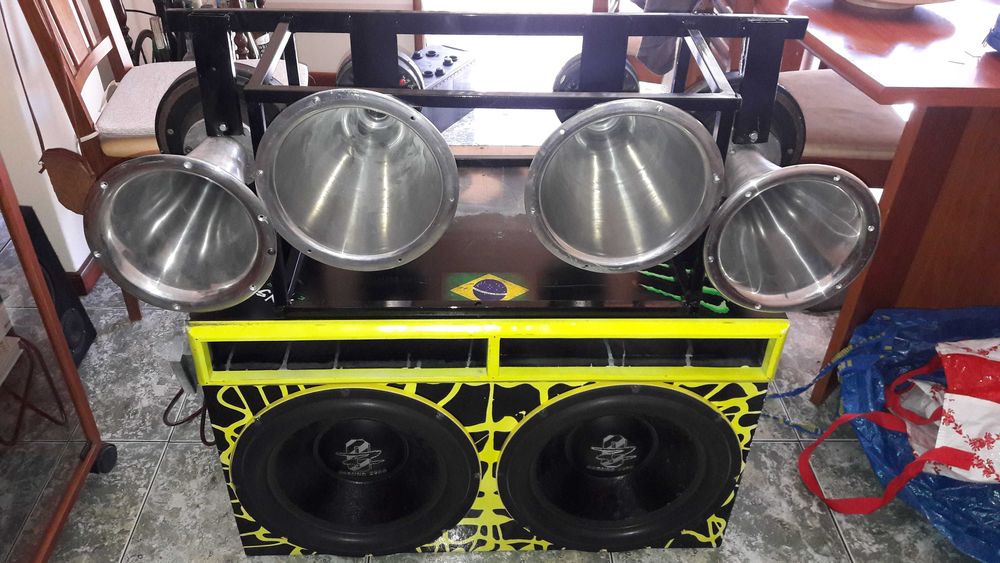 Som Automotivo complrto e só instalar.