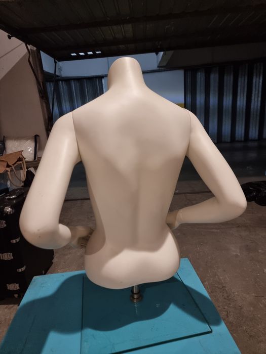 Busto senhora branco