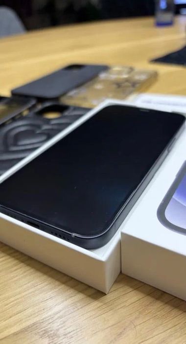 iPhone 12.