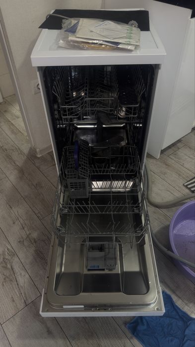 Посудомийна машина BEKO DFS05012W