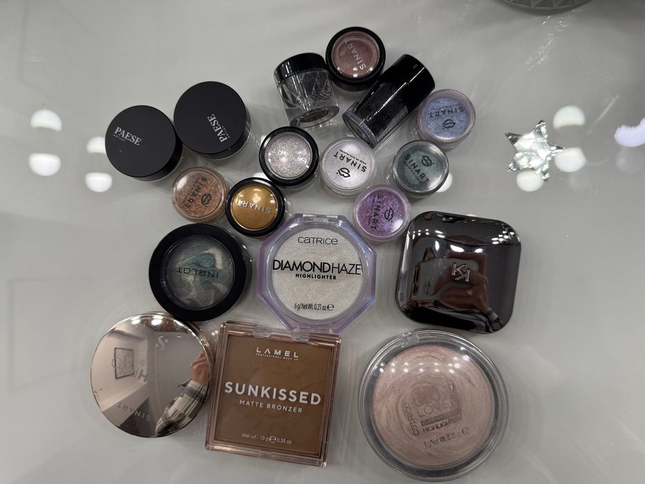 Професійна косметика для макіяжу.