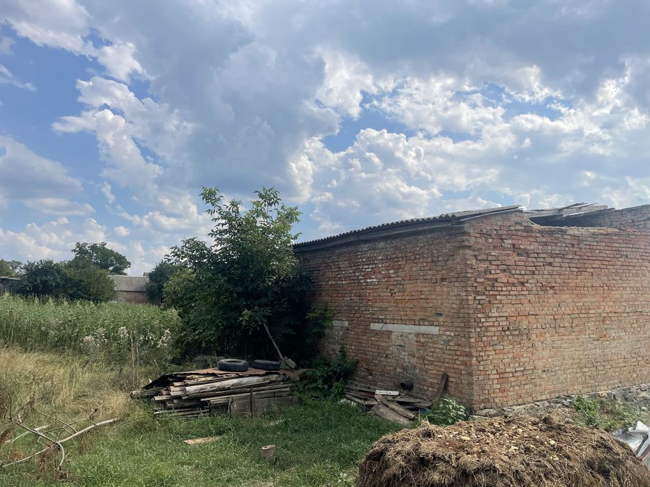 Продається майновий комлекс  (колишній млин) 8.000 у.е.