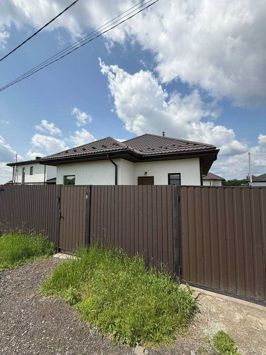 Продам будинок з ремонтом та каміном в гарній локації