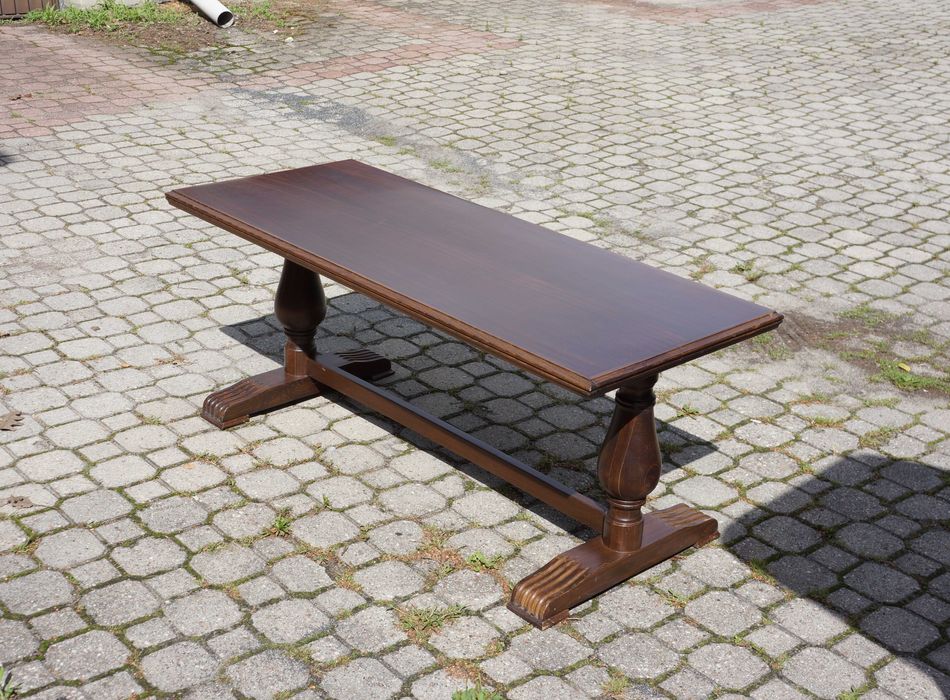 Stół - ława z lat 80 XX wieku.