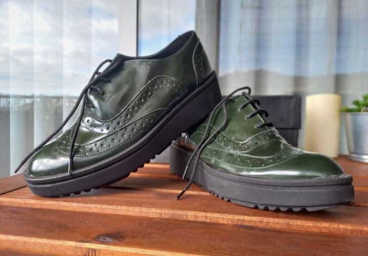 Sapatos Novos muito originais