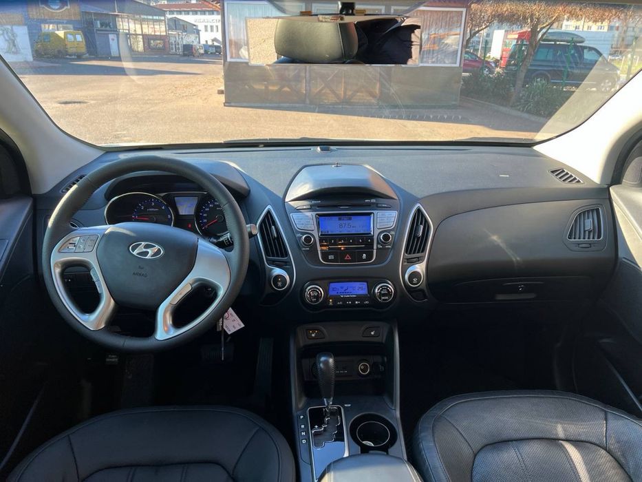 В продажу Hyundai Tucson/IX35 2 літра дизель передній привід із Кореї