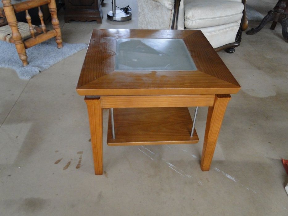 Mesa de centro em madeira maciça - óptimo estado