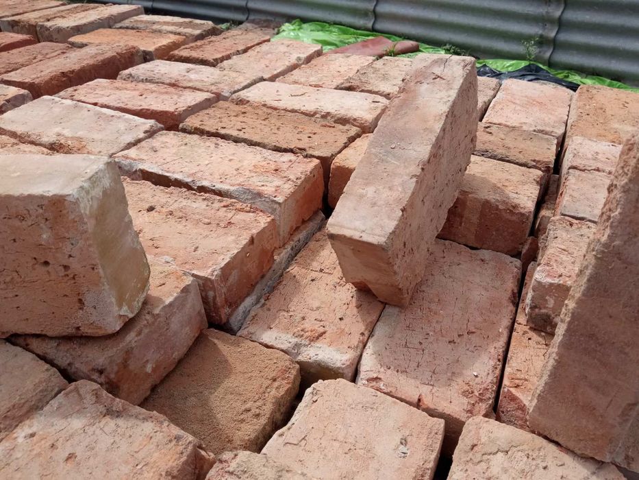 Продам кирпіч б/ у.