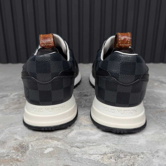 Louis Vuitton Run Away MTO Чоловічі кросівки шкіра оригінал 43 EUR