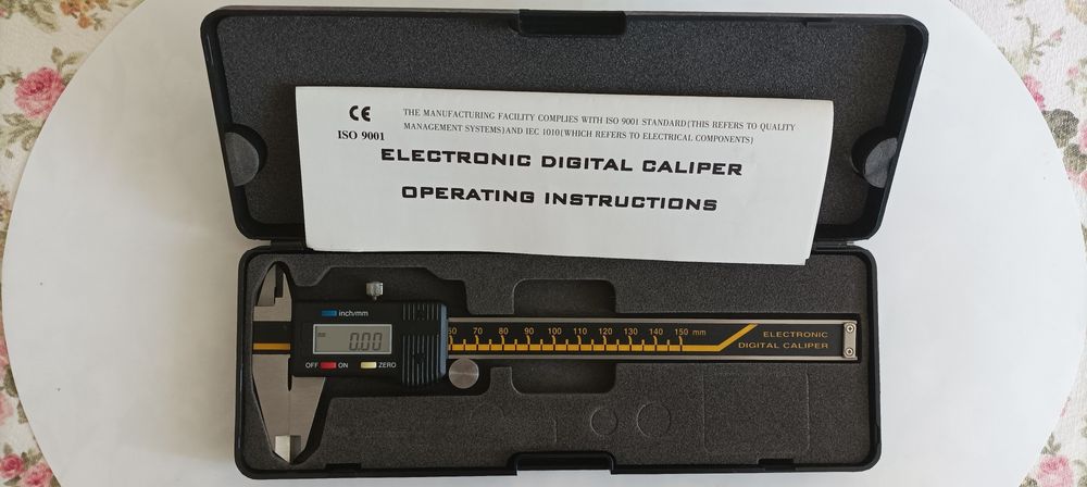 Набор метчиков и плашек. Штангенциркули.