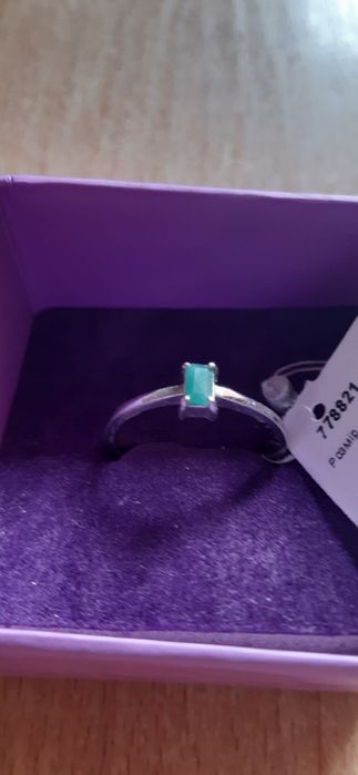 Каблучка срібло родій натуральний смарагд 19р