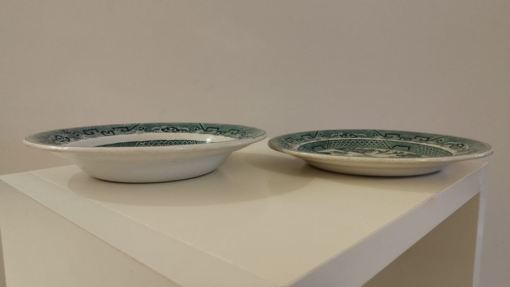 2 pratos staffordshire