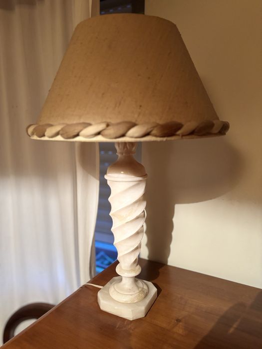 Candeeiro de mármore com abajour