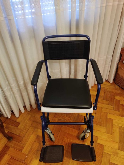 Cadeira de higiene e sanitária