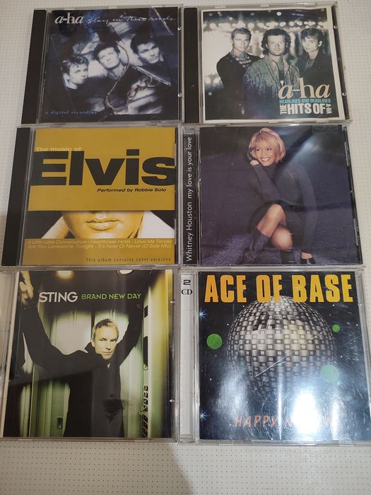 CD диски разных жанров.