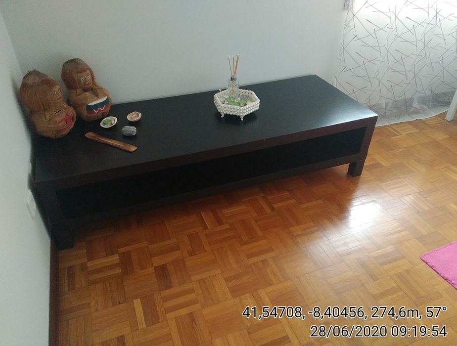 Mesa de sala tv com prateleira