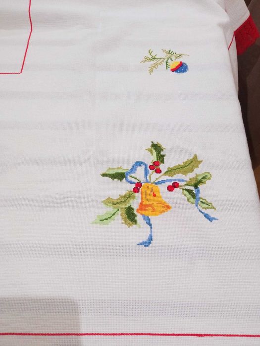 toalha de natal bordada a ponto de cruz