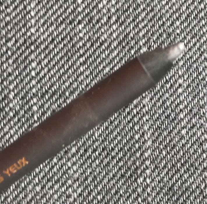 Kredka Revlon Szara Stalowa Żelowa do oczu 02 Steel Flash