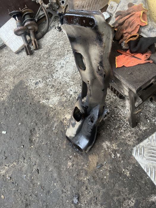 Подрамник балка перед Субару легаси subaru legacy год 04